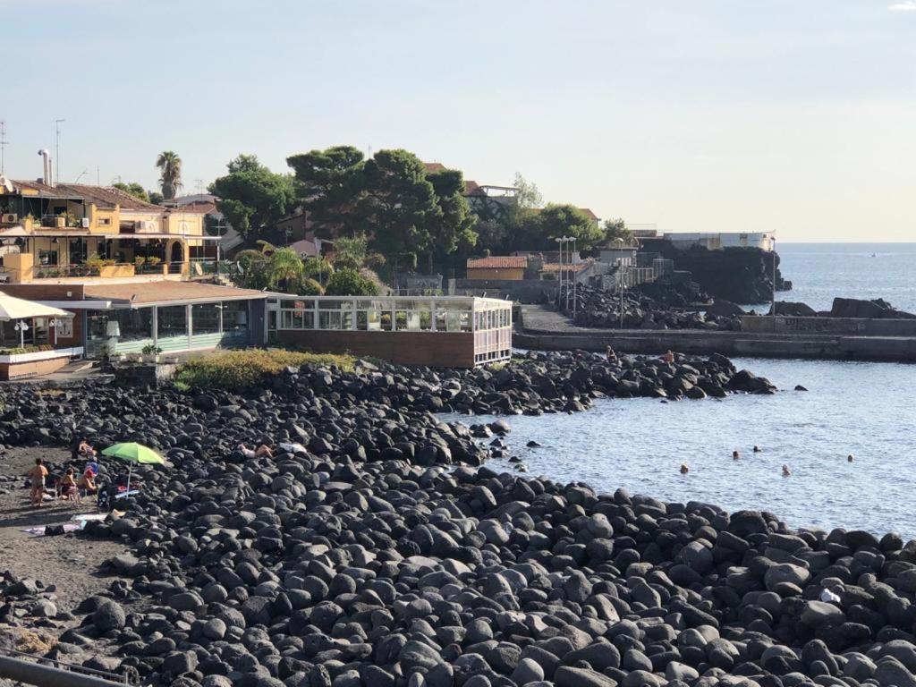 Le Tre Meraviglie A 200 M Dal Mare Catania