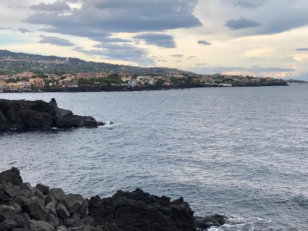 Le Tre Meraviglie A 200 M Dal Mare Catania